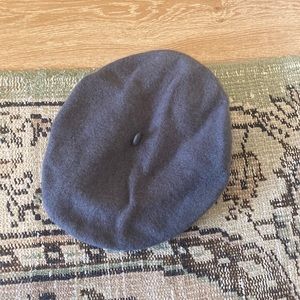 Gray barrette hat